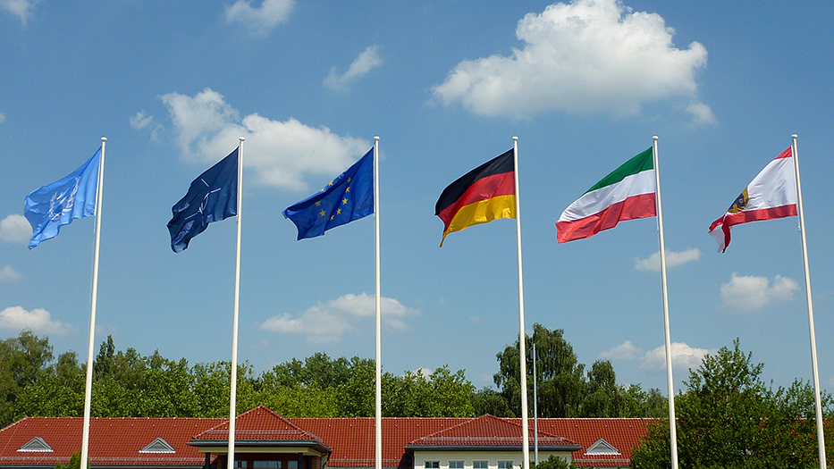 Flaggen Vereinte Nationen-NATO-Europa-Bund-Land-Gemeinde